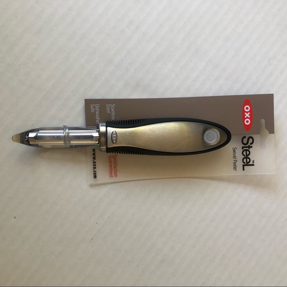 New OXO steel swivel peeler color black, stainless steel